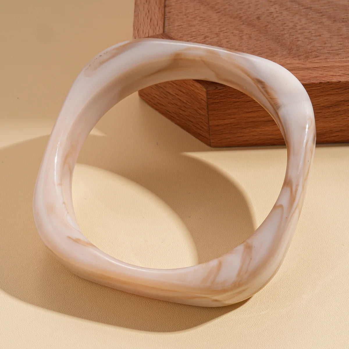 Irregular Resin Bracelet, Niche, Simple, Retro Style, Bracelet with Unique Temperament, Stylish Design, Unique Hand Jewelry,