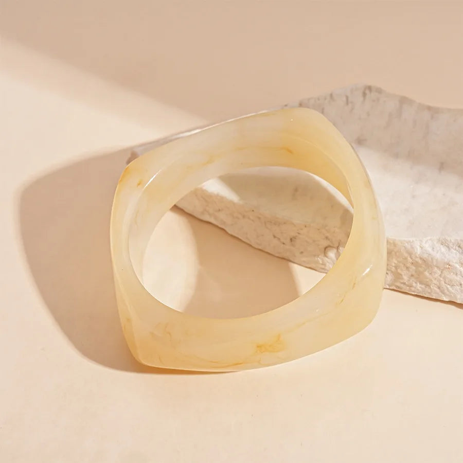 Irregular Resin Bracelet, Retro Style, Bracelet with Unique Temperament, Stylish Design, Unique Hand Jewelry, Wholesale for Women