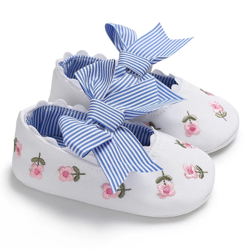 Elegant White Newborn Baby Walking Shoes with Lace Bow Princess Design Comfortable Soft Sole for Infant Girls