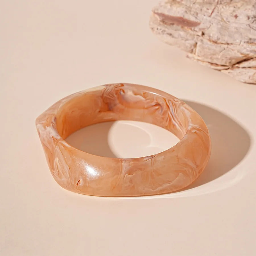 Irregular Resin Bracelet, Retro Style, Bracelet with Unique Temperament, Stylish Design, Unique Hand Jewelry, Wholesale for Women