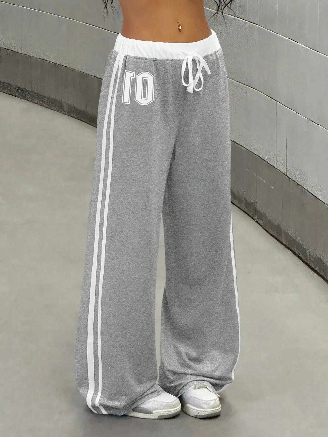 Women's Wide-Leg Sporty Sweatpants with Numeric Print and Side Stripes