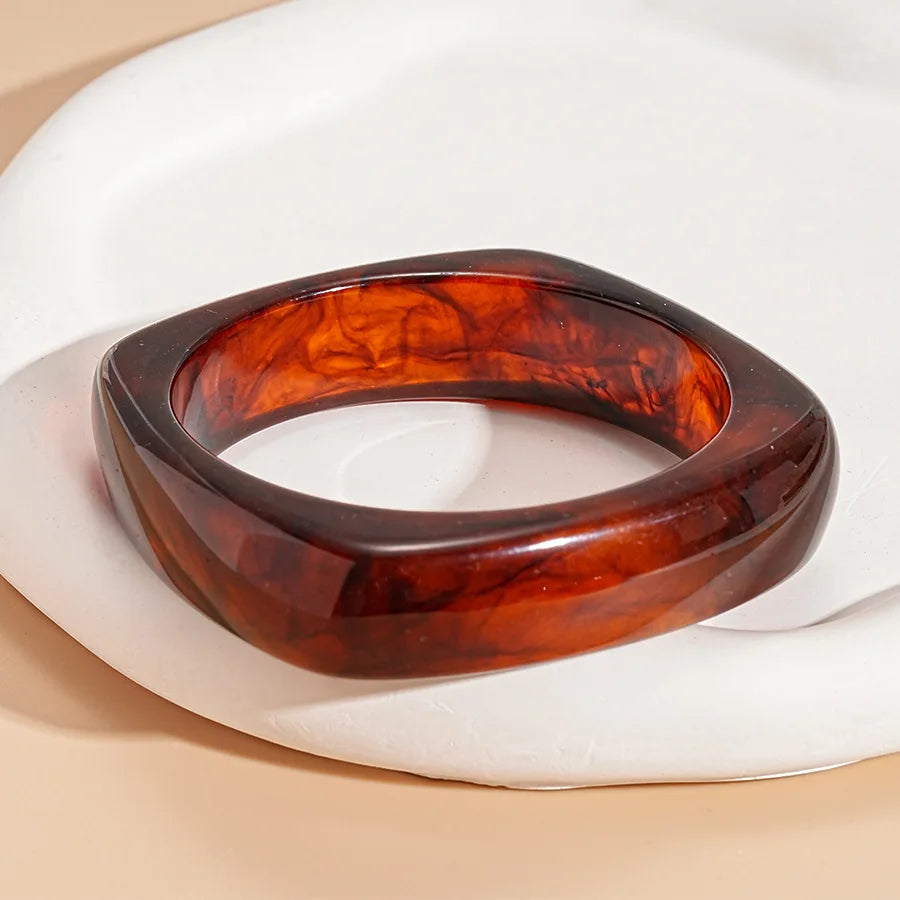 Irregular Resin Bracelet, Retro Style, Bracelet with Unique Temperament, Stylish Design, Unique Hand Jewelry, Wholesale for Women